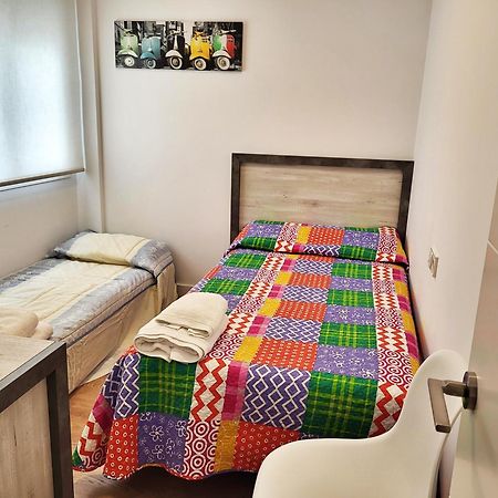 Poeta 2 Bedroom Apartment ฟูเอนฮิโรลา ภายนอก รูปภาพ