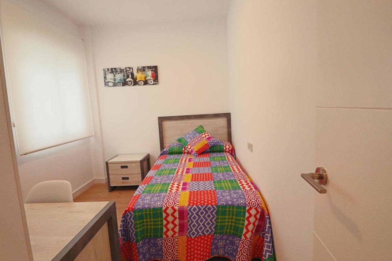 Poeta 2 Bedroom Apartment ฟูเอนฮิโรลา ภายนอก รูปภาพ