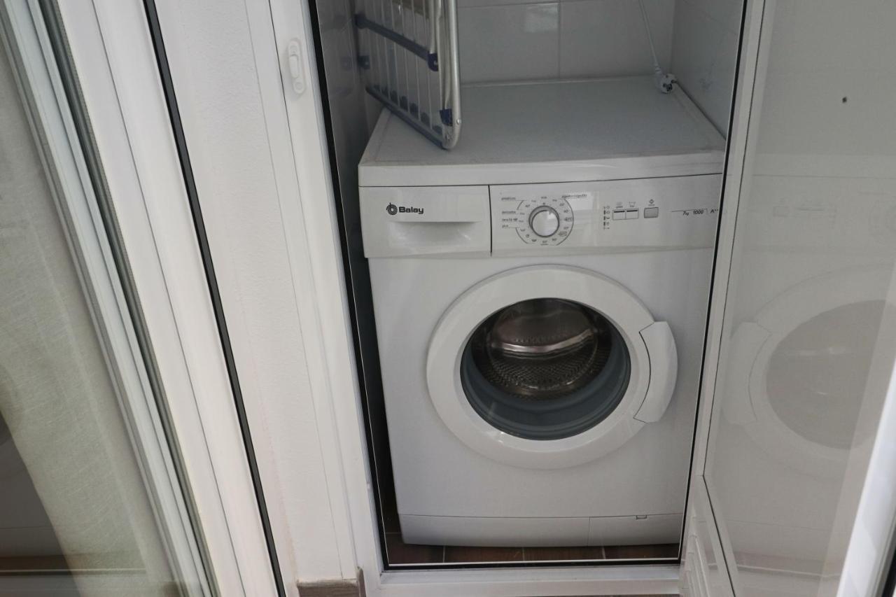 Poeta 2 Bedroom Apartment ฟูเอนฮิโรลา ภายนอก รูปภาพ
