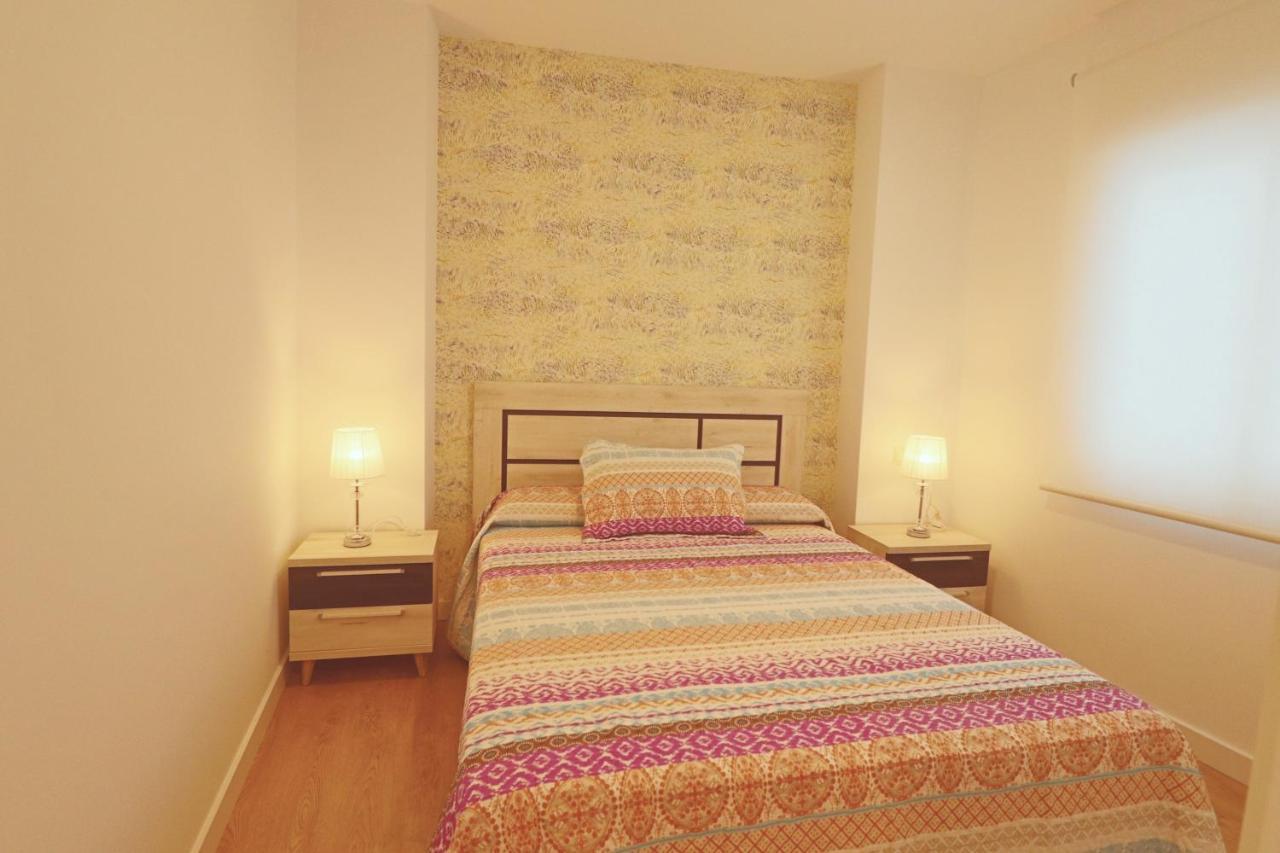 Poeta 2 Bedroom Apartment ฟูเอนฮิโรลา ภายนอก รูปภาพ